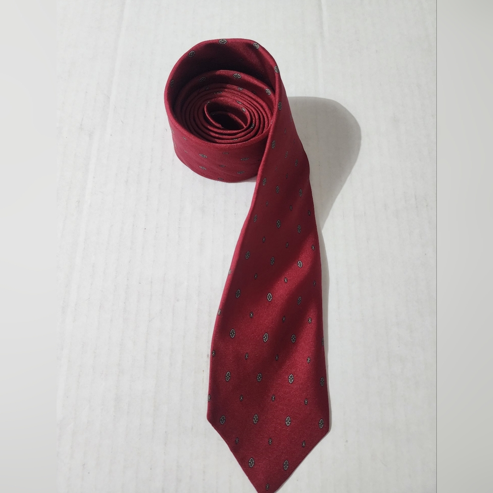 Christian Dior Red Silk Tie Geometric Pattern Classic Designer Necktie